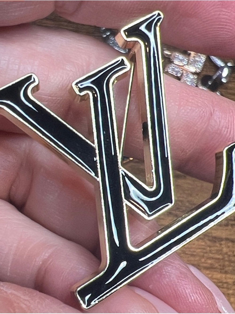 NEW! Black and Gold LV Logo Brooch Fashion Jewelry